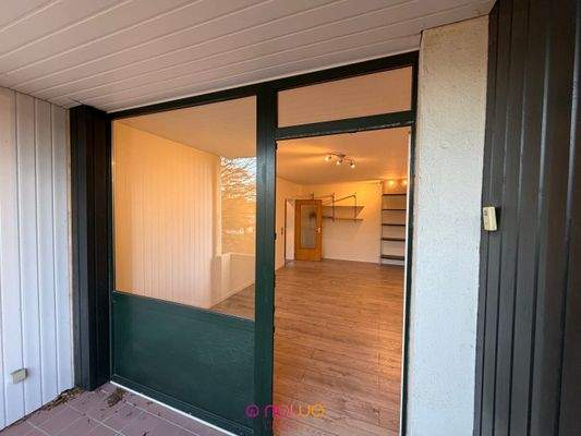 Blick von der Loggia in das Wohnzimmer