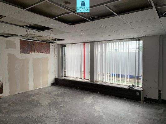 Sanierungsbedürftiges Zimmer 1. Stock