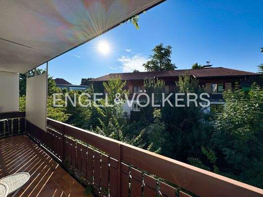 Ruhiger und idyllischer Balkon