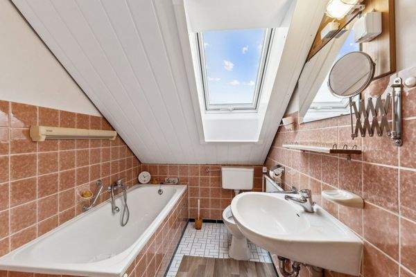 Bad im DG mit Badewanne 