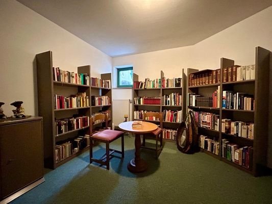 Bibliothek UG