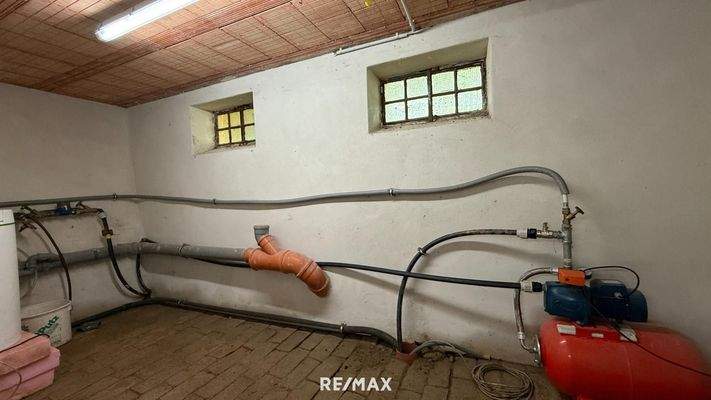 Artesischer Brunnen im Keller