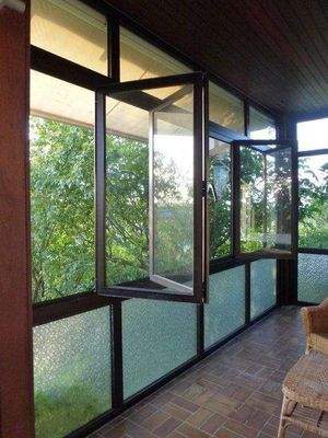 ... mit Schiebefenstern