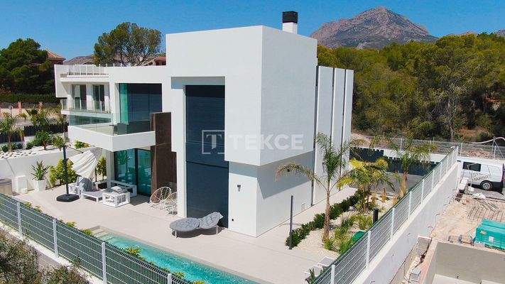 Villas Close to the City and the Beach in La Nucia Alicante