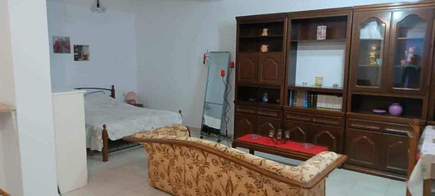 Kreta, Chersonisos: Große Villa am Dorfrand zu verkaufen