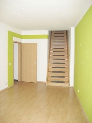 Wohnzimmer mit Treppe