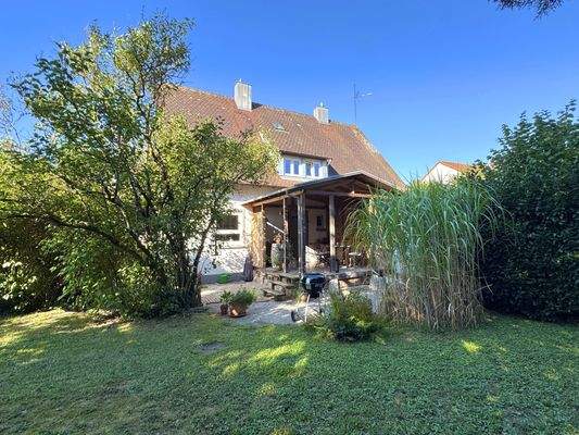 Blick zum Haus, Gartenseite