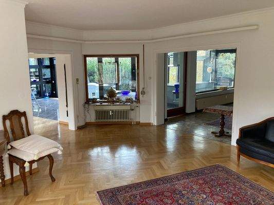 Hauptwohnung im OG mit Zugang zum Wintergarten und Terrasse