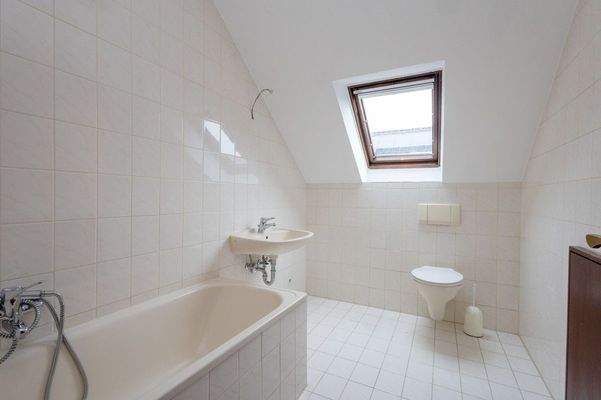 Badezimmer Wohnung DG 2