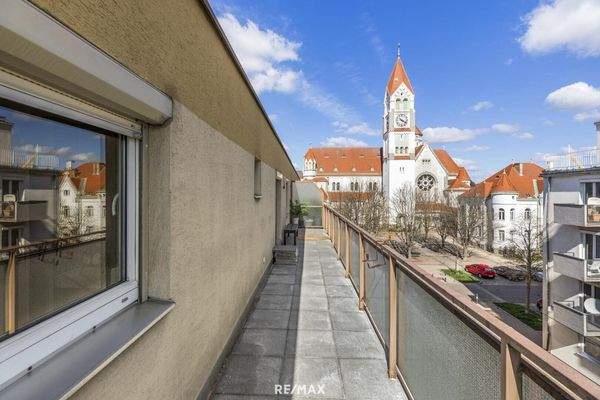 straßenseitige Terrasse, sehr wenig Verkehr