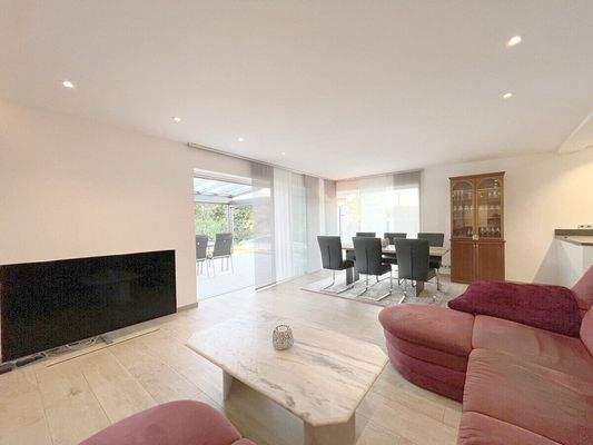 Blick von der Sitzgruppe des EG Wohnzimmers