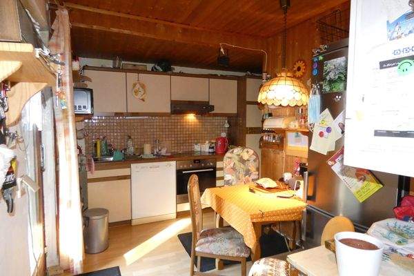 Eine vollausgestattete Küche