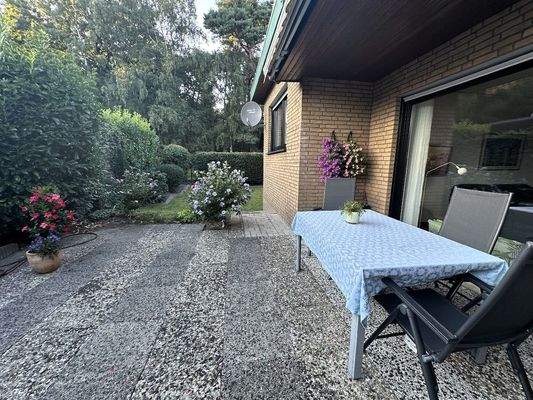 Terrasse mit Blick zum Wald