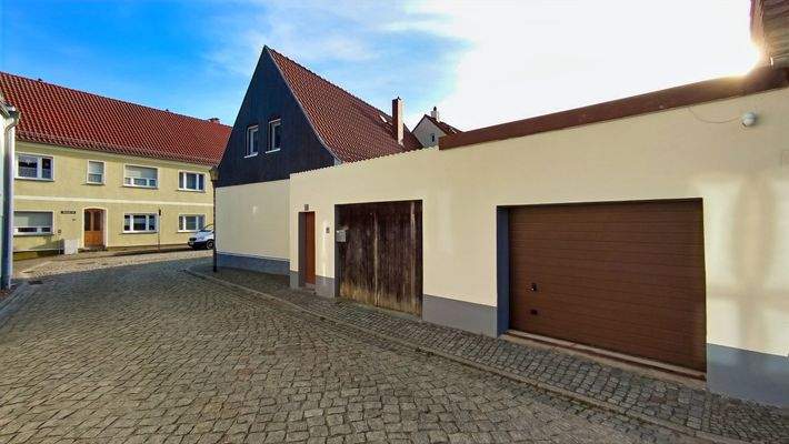 Außen 3 - Hof- & Garagenzufahrt