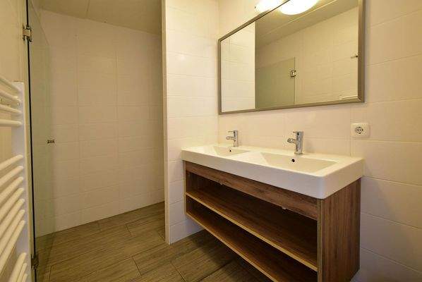 Ferienhaus Ouddorp Badezimmer Doppelwaschbecken Ho