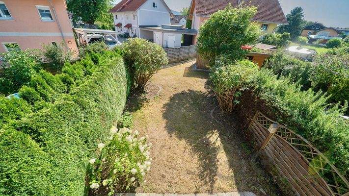 Garten vom Balkon aus