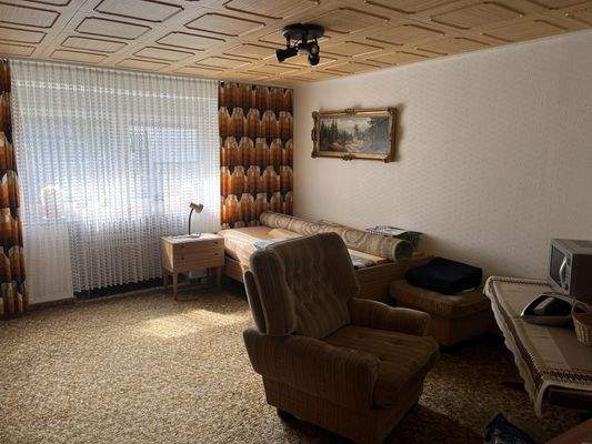 Wohnzimmer/ Schlafzimmer EG