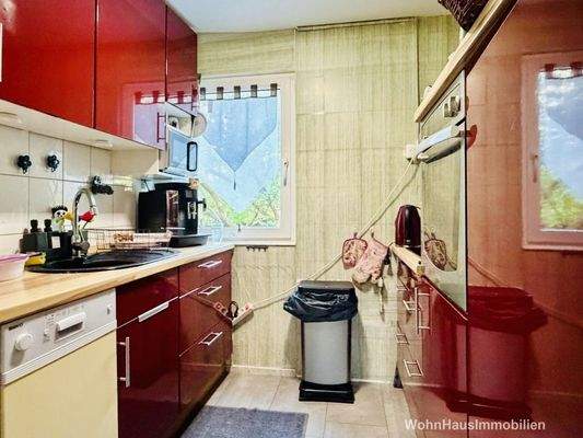 Eine voll ausgestattete Küche