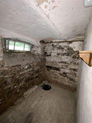 45070701-Kellerraum Natursteinmauerwerk
