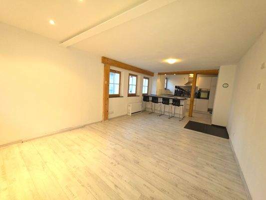 Wohnbereich m. Kueche1.jpg