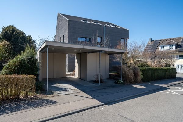 Außenansicht_Carport_Abschließbarer Fahrradraum