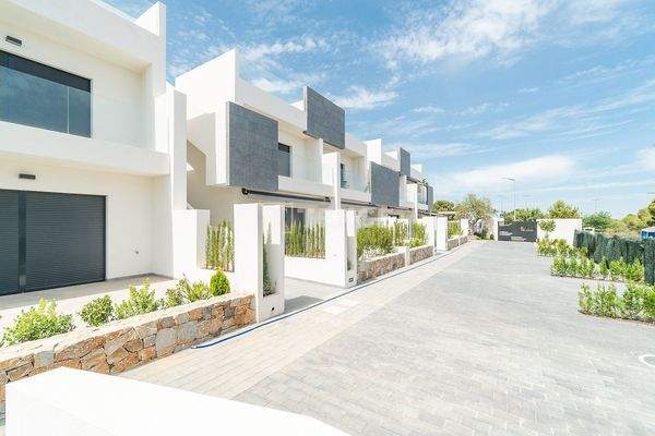 Contemporary Apartments near Amenities in Los Altos Torrevieja
