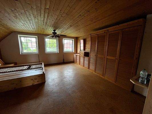 Schlafzimmer Dachgeschoss 1
