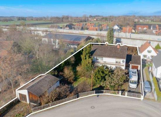 Grundstück von Straße aus