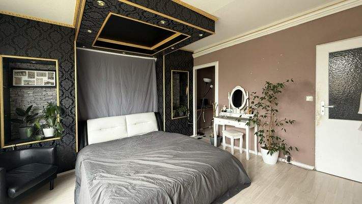 Schlafzimmer mit separatem Raum