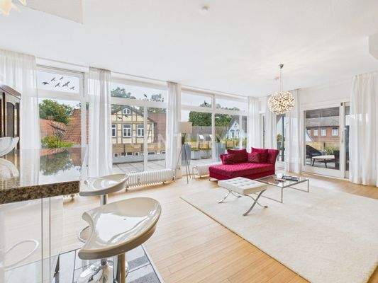 CAM04800G0-PR0028-STILL005