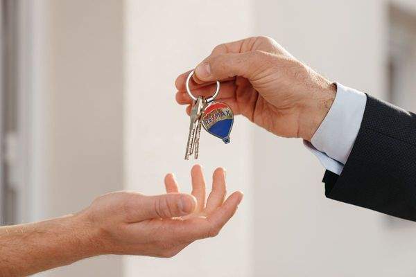 REMAX Customer+Agent-64