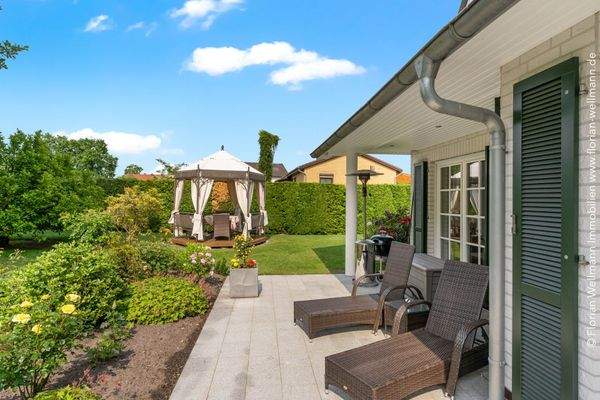 ... und Gartenpavillion