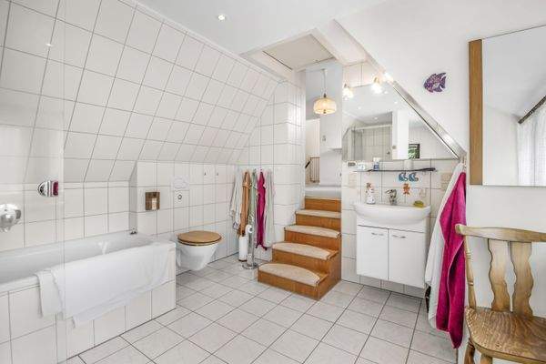 Badezimmer im Dachgeschoss