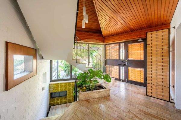 haus-baden-baden-neuweier-treppenhaus-wolf-immobilien