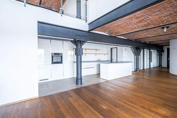 Blick zur Einbauküche