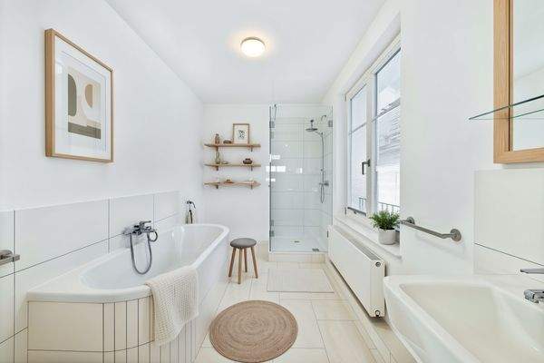 Vollbad/WC im 1. OG - Möblierung visualisiert