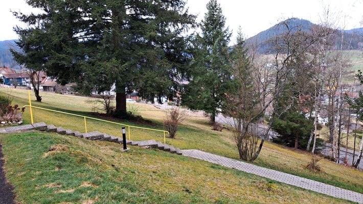 Aufgang Rückseite Gebäude