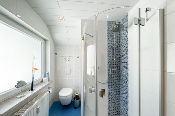 Modernes Duschbad