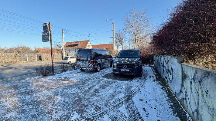 Stellplätze neben dem Gebäude