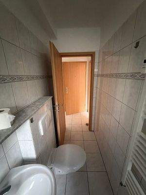 Badezimmer mit Fliesen