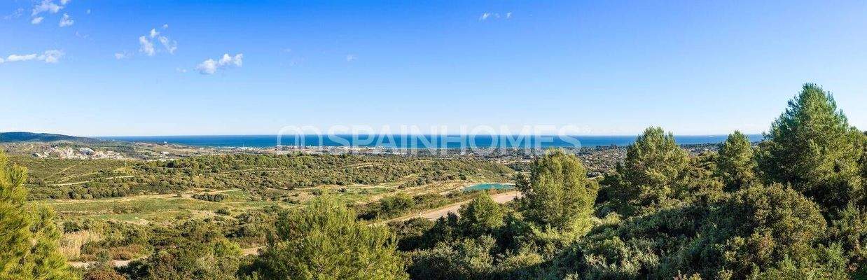 Panoramic Sea and Golf-View Land in Sotogrande Cádiz