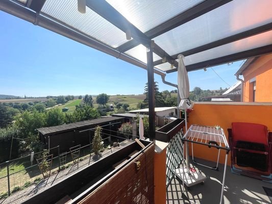 überdachter Balkon