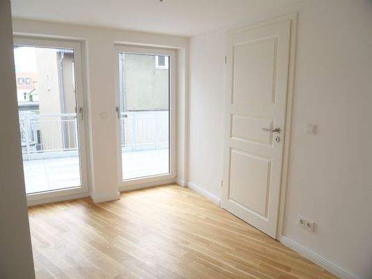 offener Flurbereich mit Zugang Balkon