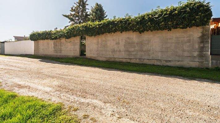 Hinterseite Grundstück Ausgang in den Garten
