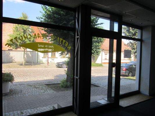Gewerberaum mit der Sicht auf die Marktstraße