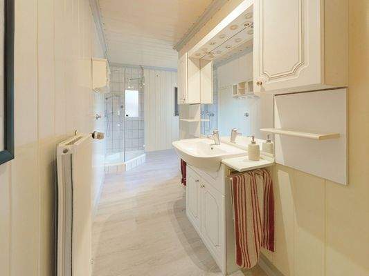 Badezimmer EG Ansicht I