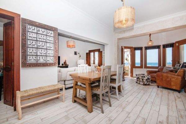 Lichtdurchfluteter Wohn- und Essbereich