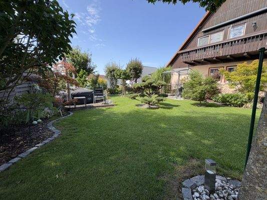 Idyllisch angelegter Garten