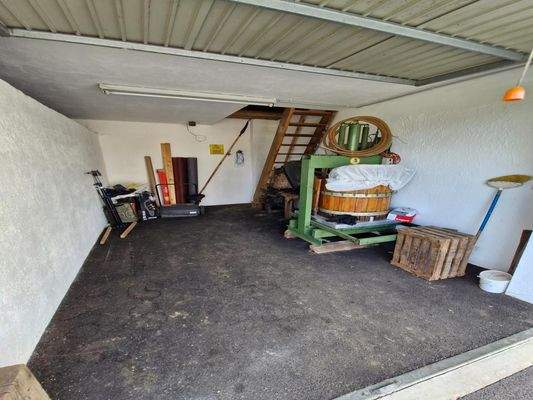 Garage mit Mostpresse
