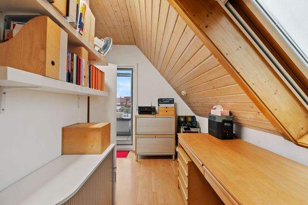 2. DG | Büro & Zugang zum Balkon